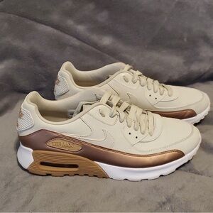 Nike Women’s AirMax 2016 Size 9.5